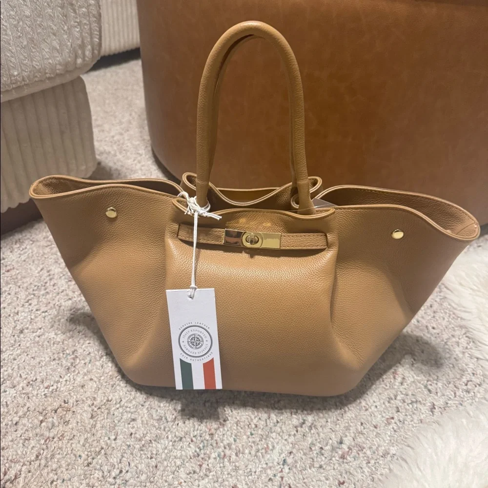 Viola Castellani. Tan leather tote bag with gold hardware. Adjustable strap.